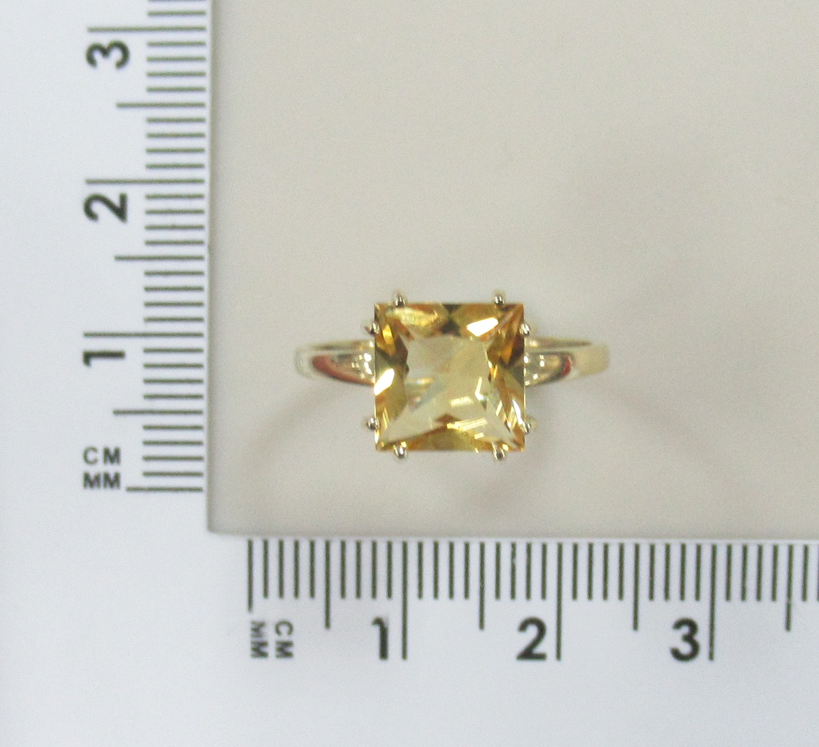 Кольцо из желтого золота с цитрином